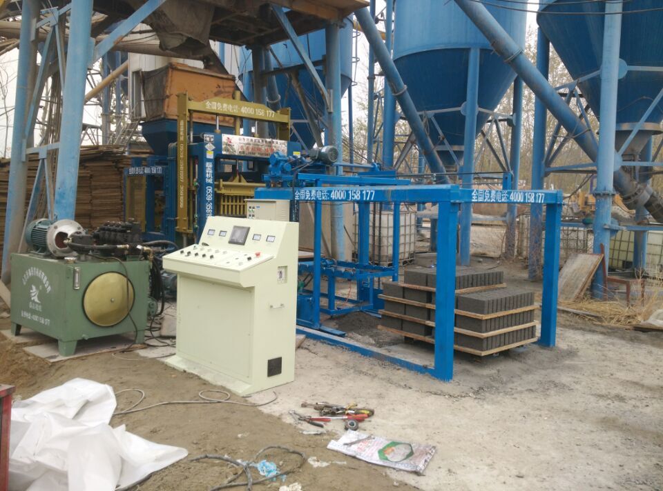 一键启动全自动免烧制砖机简介