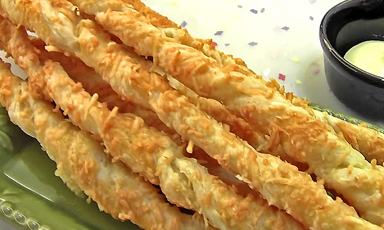 奶酪麻花你吃过么?仅仅需要4种食材,味道鲜美,易于制作