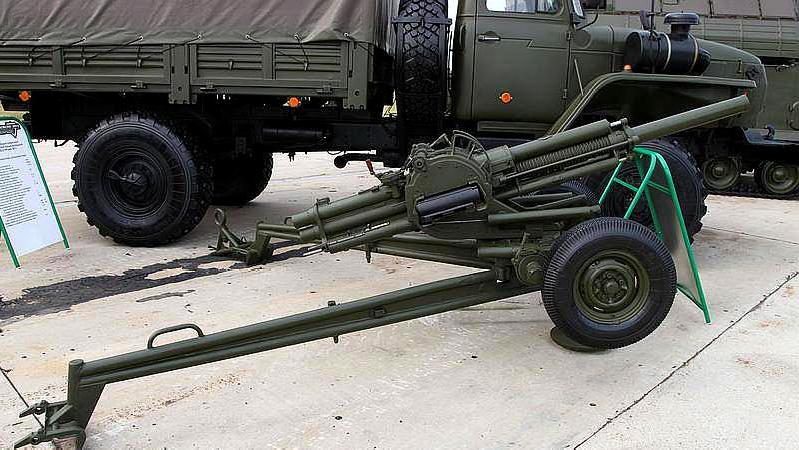 使用弹夹供弹的"矢车菊"迫击炮,还能平射打坦克,我国也在仿制