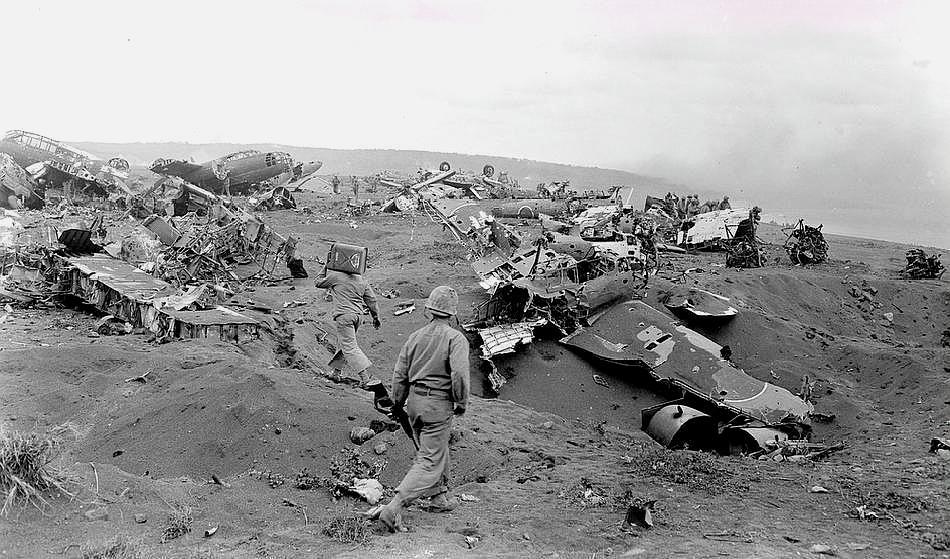 1945星条旗插上硫磺岛,失去海空支持的日军,让美军牺牲6000余人