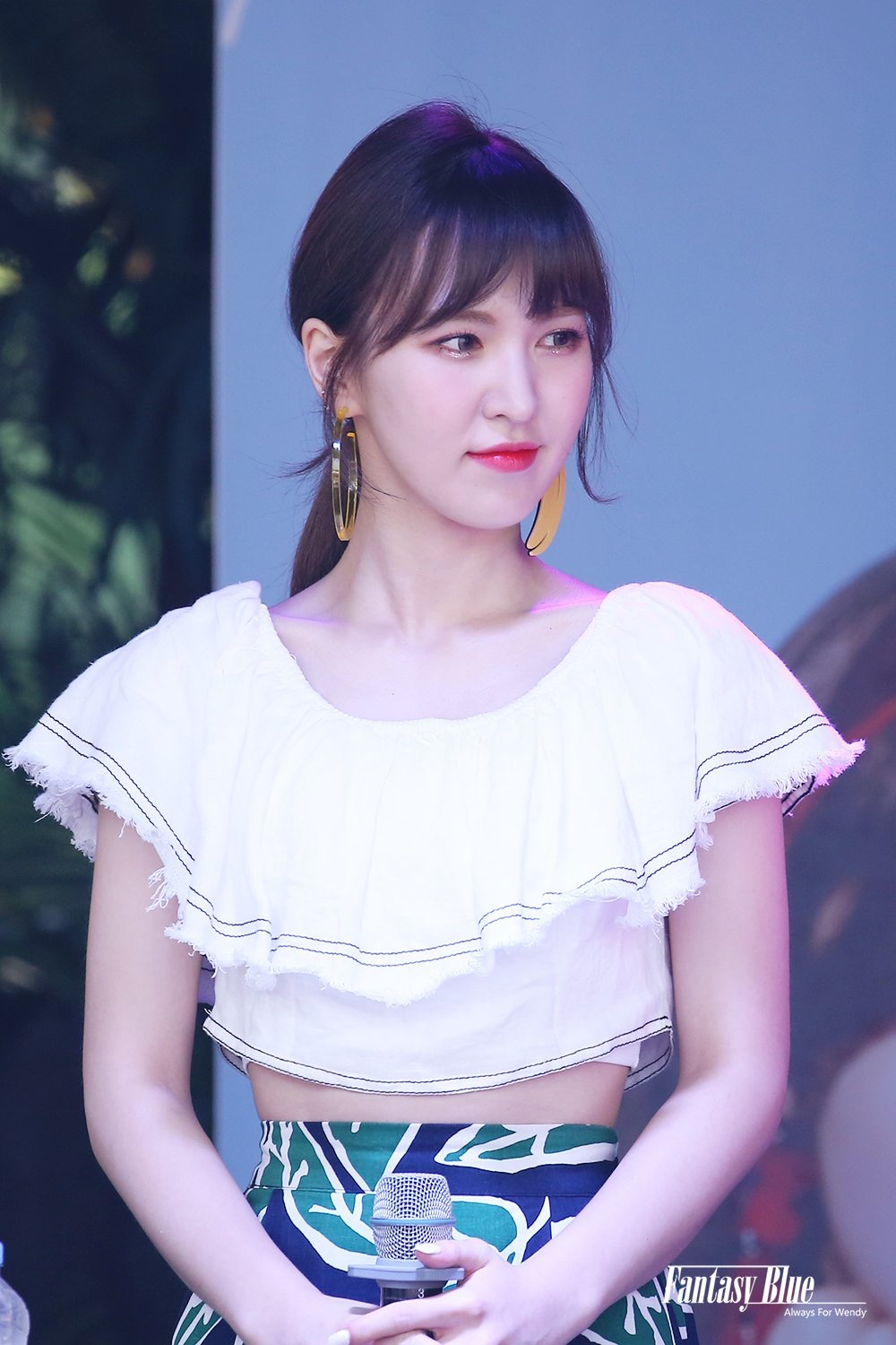 爱豆到底有多拼?她回归又暴瘦,眼睛受伤也要戴眼罩赶行程