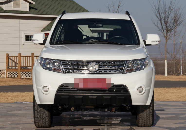 北汽威旺-威旺007外观比较潮流,是年轻人的最爱,开出去倍有面