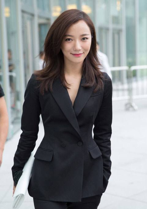 王珞丹活泼开朗,她的性格看上去不拘小节,但其实很讲原则!