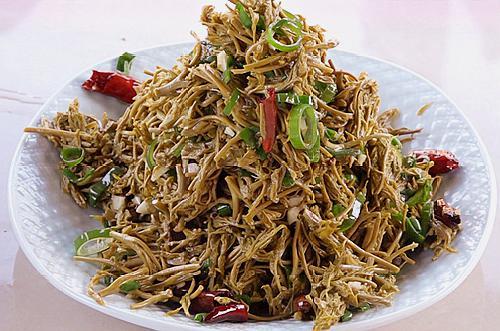 它是大自然送给我们的礼物,木兰芽,凉拌着吃清热去火还解腻