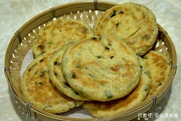 烙饼时,别傻傻只加面粉,多加一种食材,小饼香酥好吃,越嚼越香 烙饼时,别傻傻只加面粉,多加一种食材,小饼香酥好吃,越嚼越香