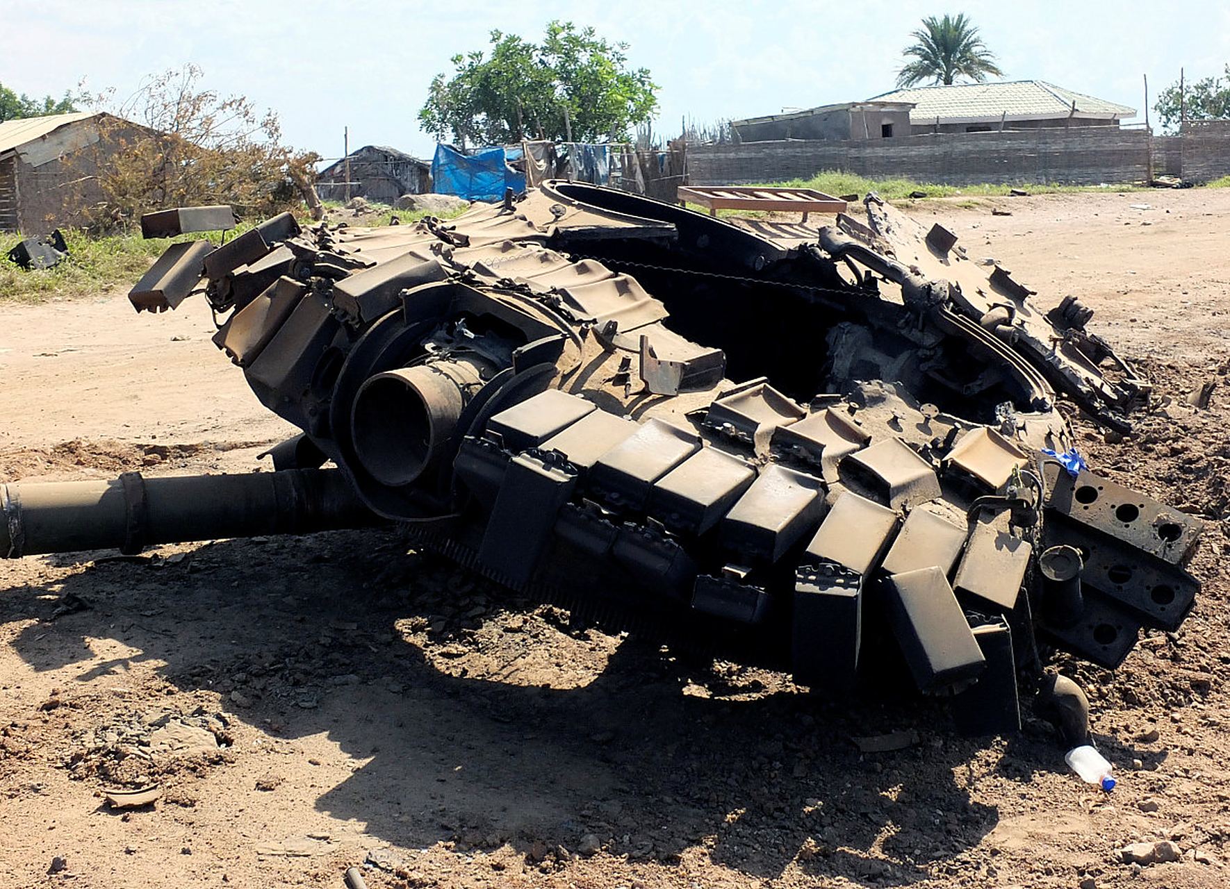 西方援助装甲车也折损》  乌克兰军方对反攻第一阶段的评价可谓是触目