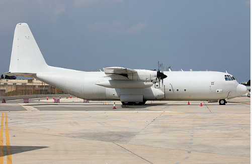 俄阻止中情局特工离开,白宫急派一架c130运输机,现场交火声不断