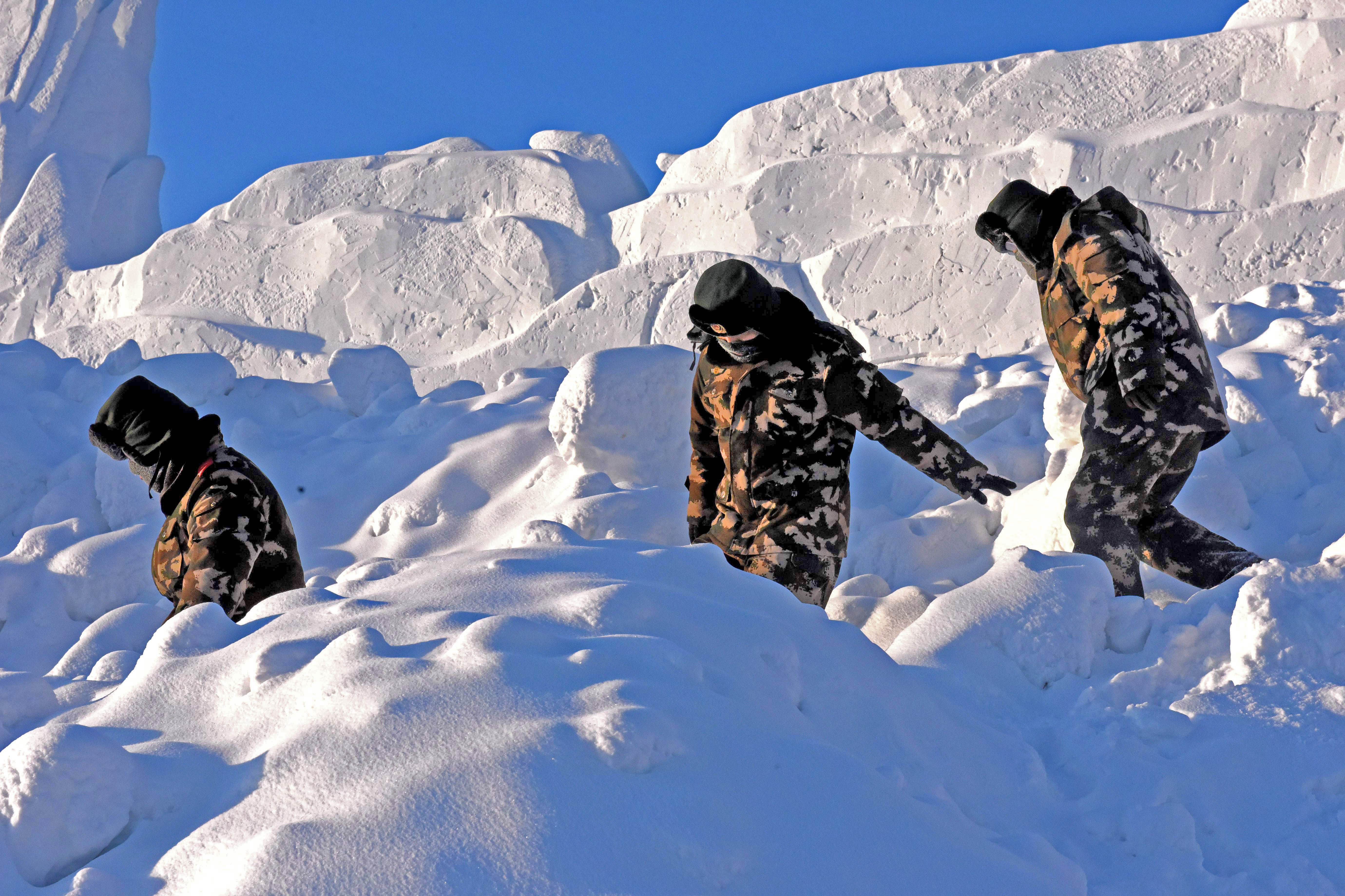心疼,边防官兵巡逻在零下45°边境线 如"冰人"