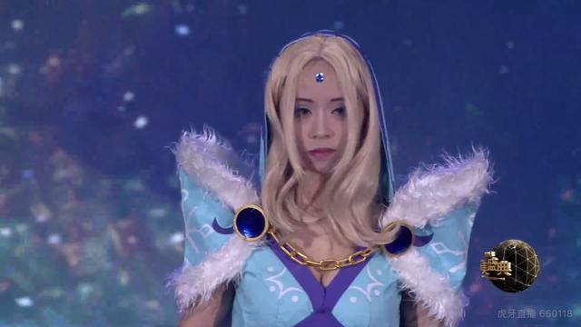 2018完美盛典cosplay嘉年华 火女莉娜特效惊艳斩获第一