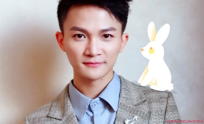 周深怎么没有喉结,帅气小伙说话也是女声并非后天训练的!