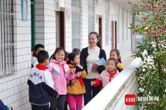 最美乡村教师陈秋菊图片