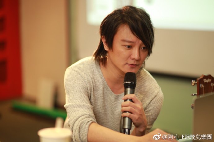 飞儿乐团阿沁坦言音乐就是世界上的万灵药 网友:心灵被音乐治愈