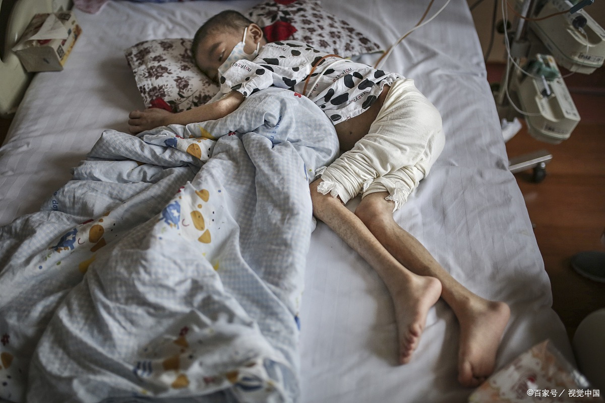 心疼!浙江7岁男孩患白血病向母亲下跪求放弃治疗,原因令人泪目