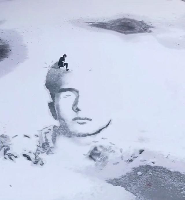 有种"硬核粉丝"叫美术生, 雪地上画李现, 网友: 承包这片雪地!