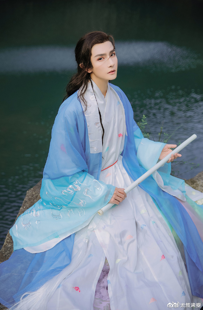 身份证上也满十八岁了,还好我们这里过的是农历生日