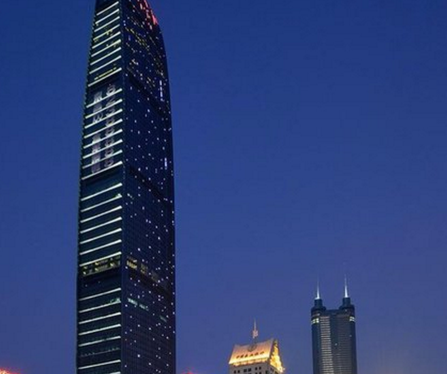 据说可以在地王大厦上看到香港新界,我们看了夜景,但是不确定有木有