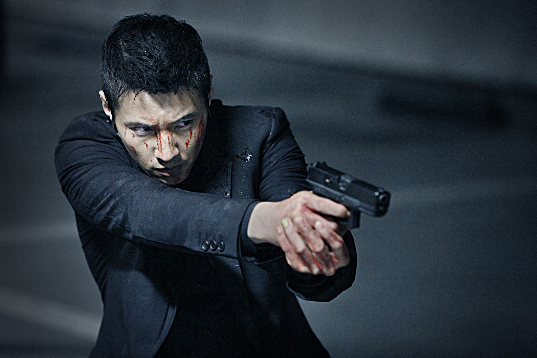 电影中,特工男的高大帅气,女的漂亮,在现实中特工是这样的吗