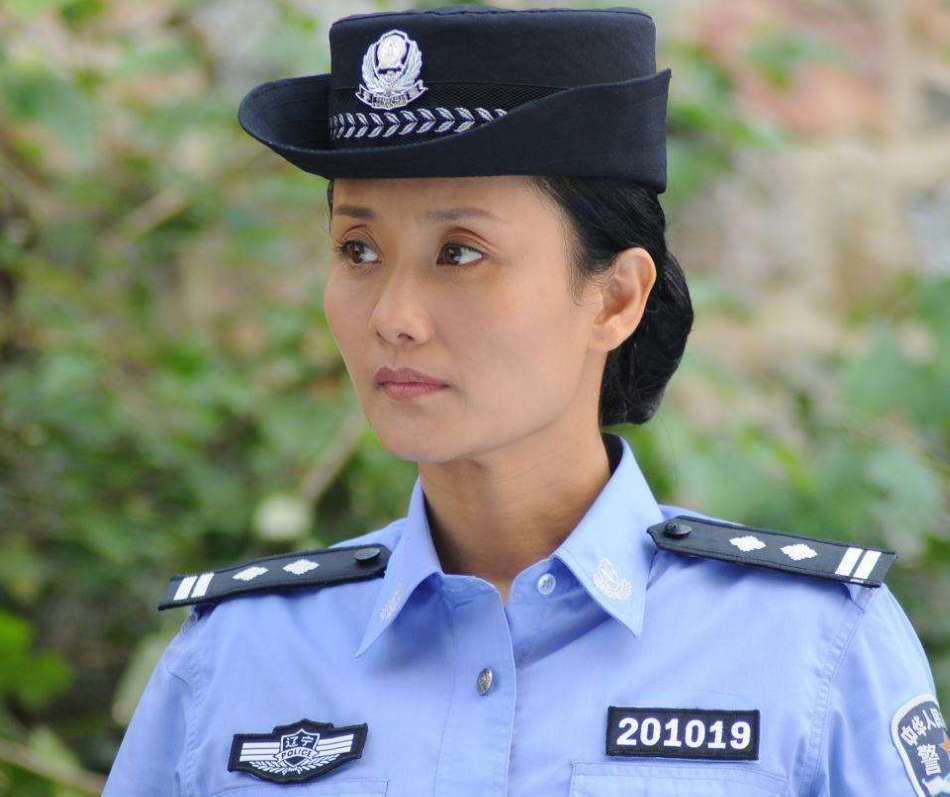 演警察的4位女明星,你觉得哪位最具英气?