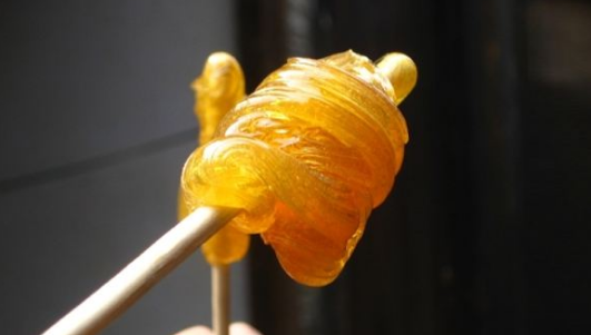 麦芽糖:在中国许多人都吃过,尤其是在小学时期,经常去路边上买那种