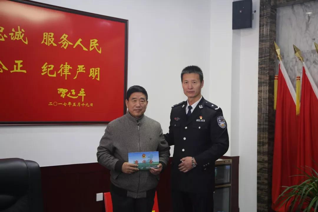 张效敏副厅长一行到赤峰市公安局开展走访慰问活动