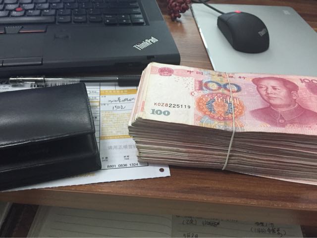 想必大家很久没见过现金了吧,哈哈哈,给大家晒晒我家的空调钱,所有