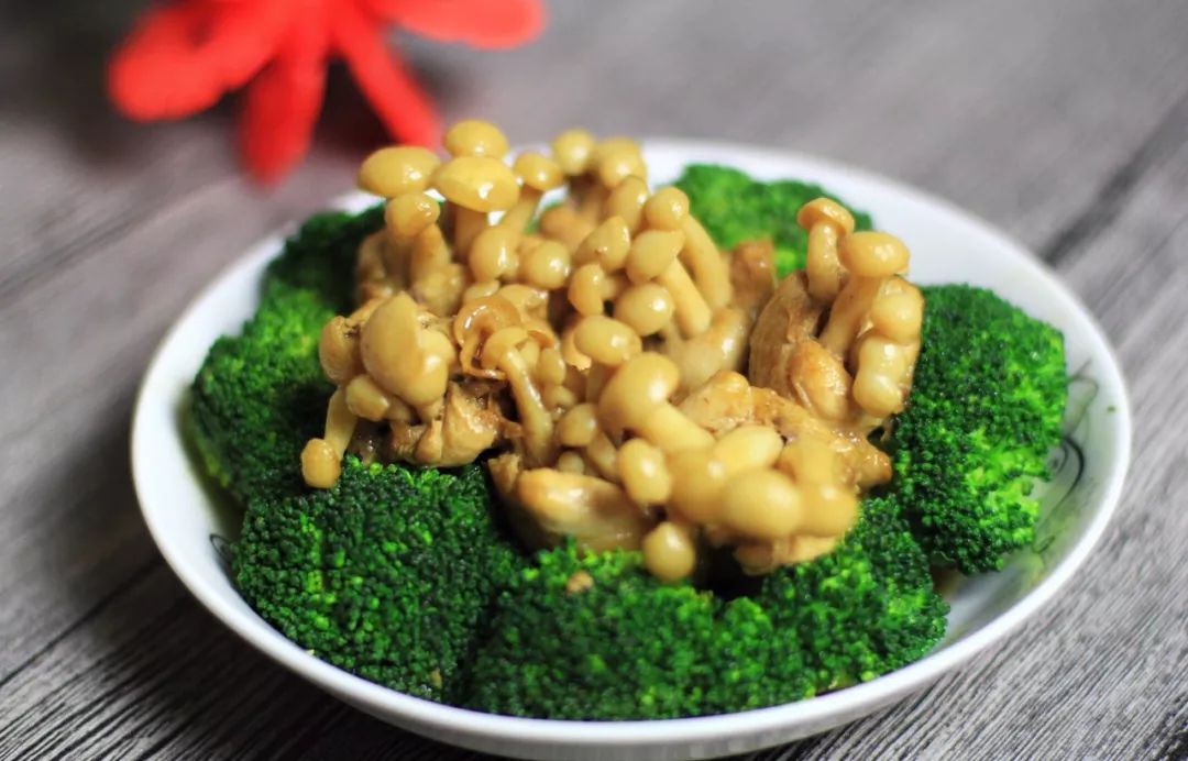 大年初一意头菜:金鸡吐珠(猪)迎新岁