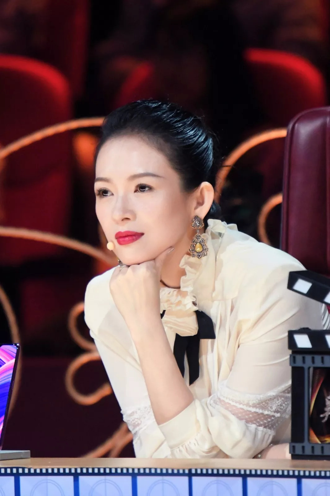 2018金乌鸦奖女艺人10强揭晓,杨紫杨幂迪丽热巴上榜,第一是她!