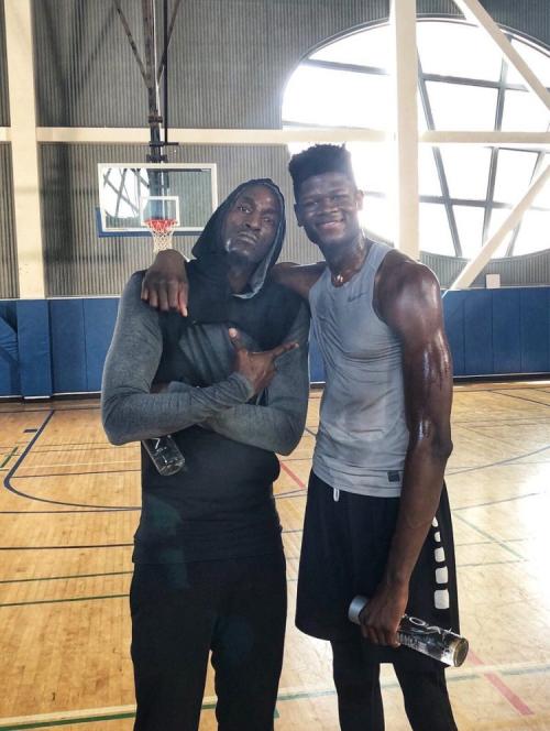nba第一长臂怪,比周琦的还要长的很多