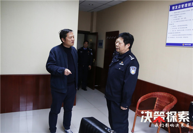 南阳市公安局党委委员政治部主任常杰友一行深入邓州调研指导工作