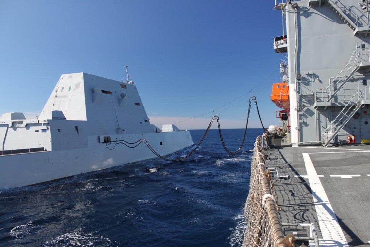 美军科幻驱逐舰首次进行海上补给,仍处于试验中,不知何时能部署