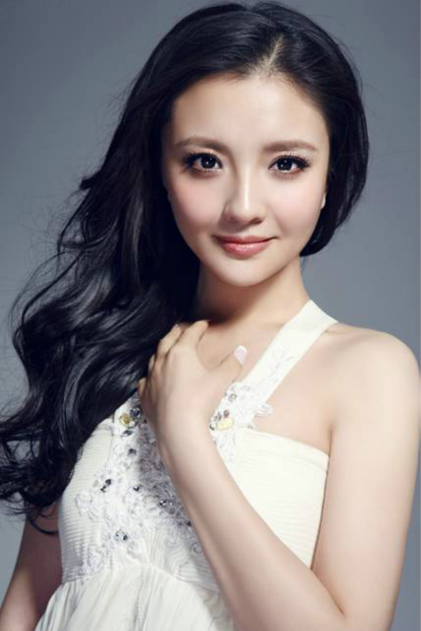 张芷溪,本名张熙,1987年10月7日出生于甘肃省陇南市文县