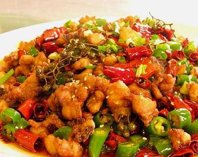 川菜中"青椒童子鸡"的家常做法,不仅好吃,而且非常好做