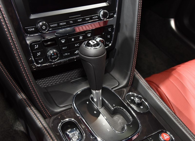 对宾利飞驰的饱览,商务的气息,运动的氛围