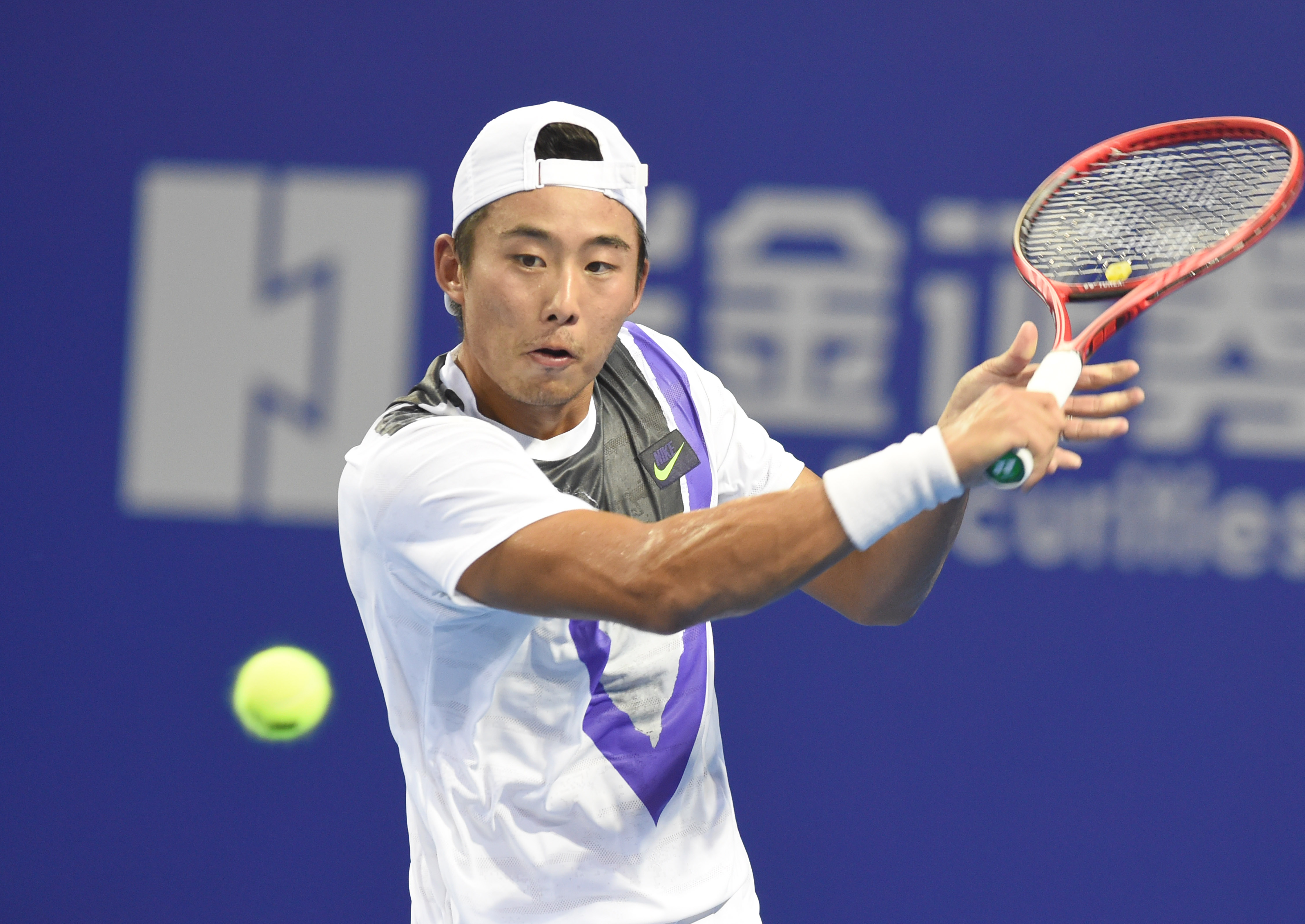 网球——珠海网球冠军赛:张择无缘第二轮