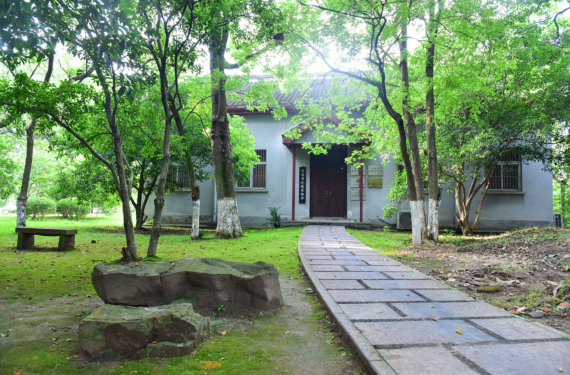 来重庆过五一#  重庆是一座拥有丰富自然和人文景观的山城,五一计期