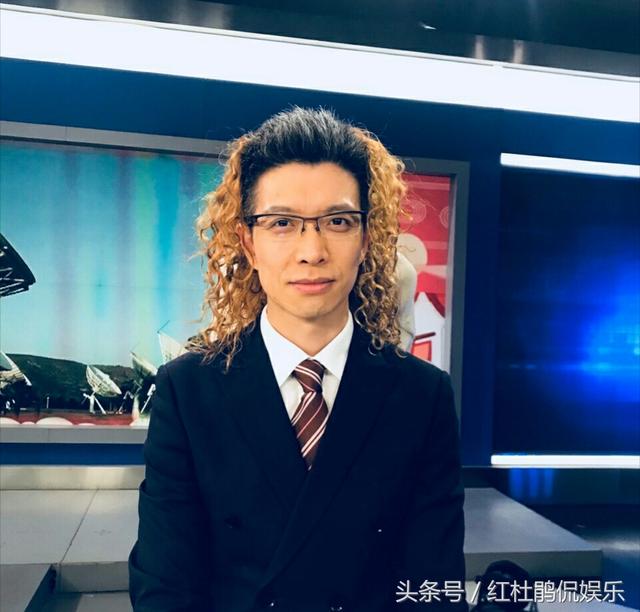 新闻主播真会玩,李文静的泡面头长在了朱广权脑袋上,另类过大年