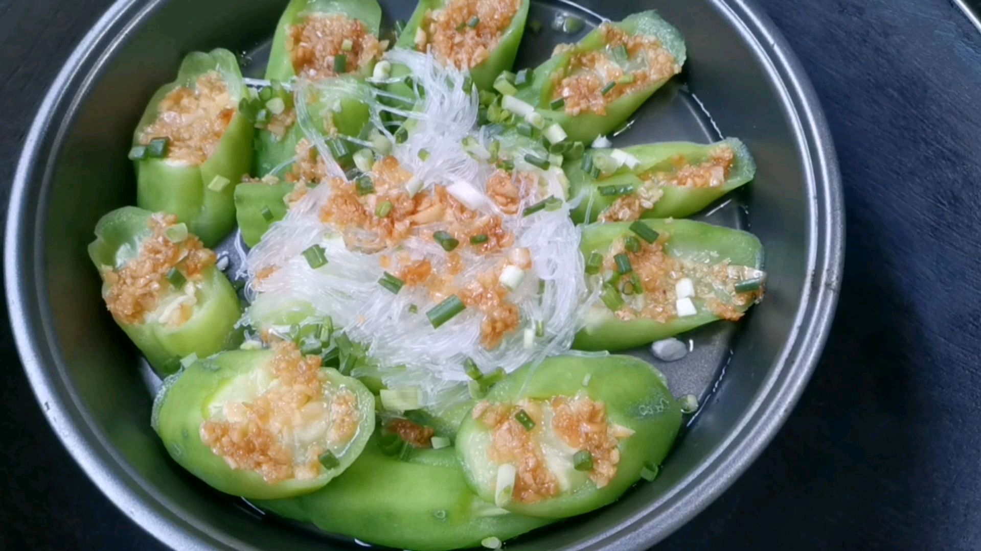 蒜蓉粉丝清蒸丝瓜 口味清淡 味道鲜甜 原汁原味清爽开胃!