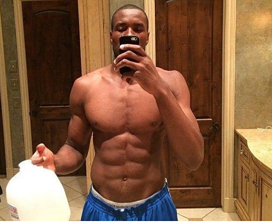 nba球员谁的腹肌最强?戈登如搓衣板,伊巴卡腹肌不止六块!