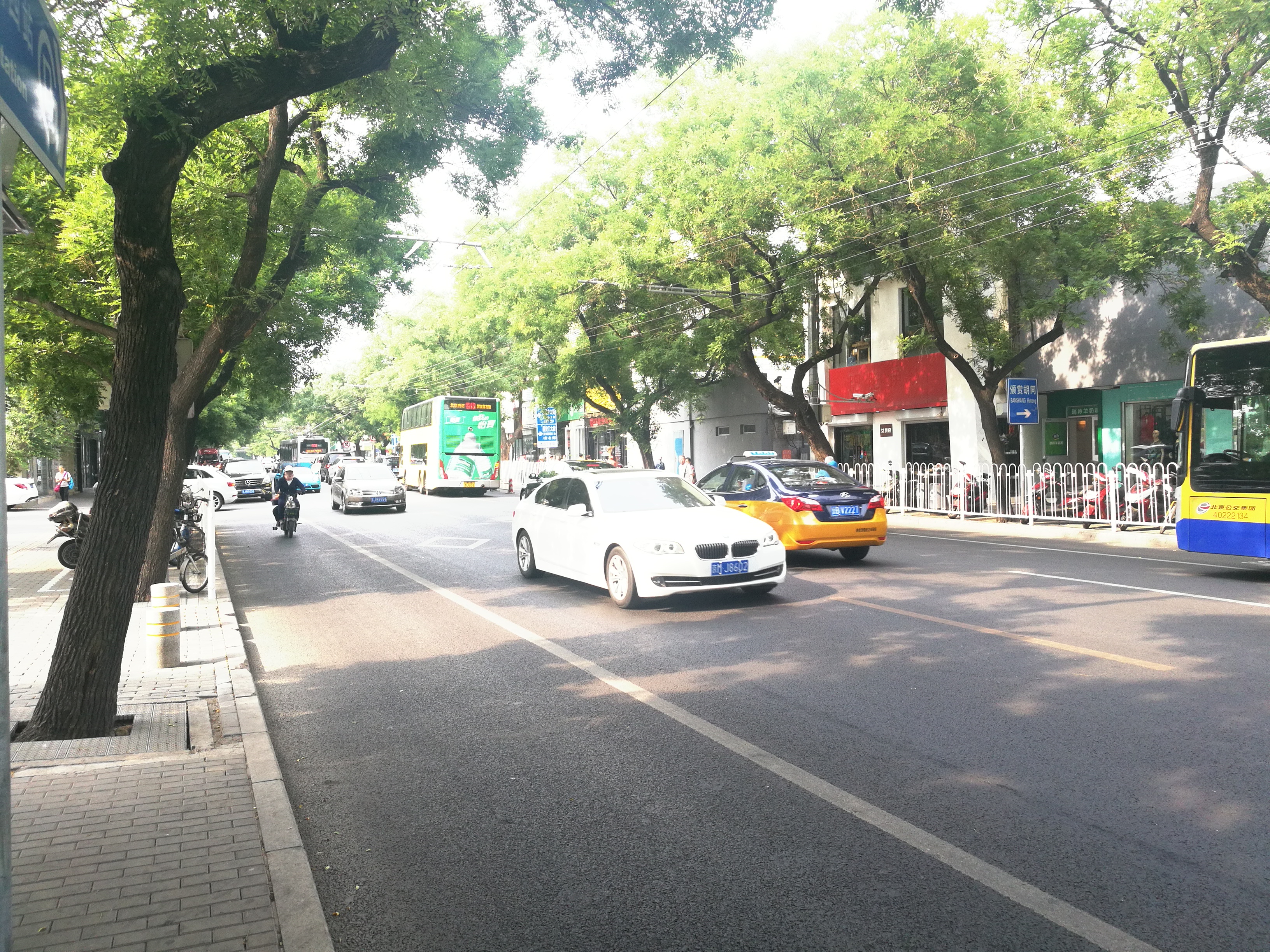 北京地铁4号线灵境胡同站与西四站之间:交通方便,商业今非昔比