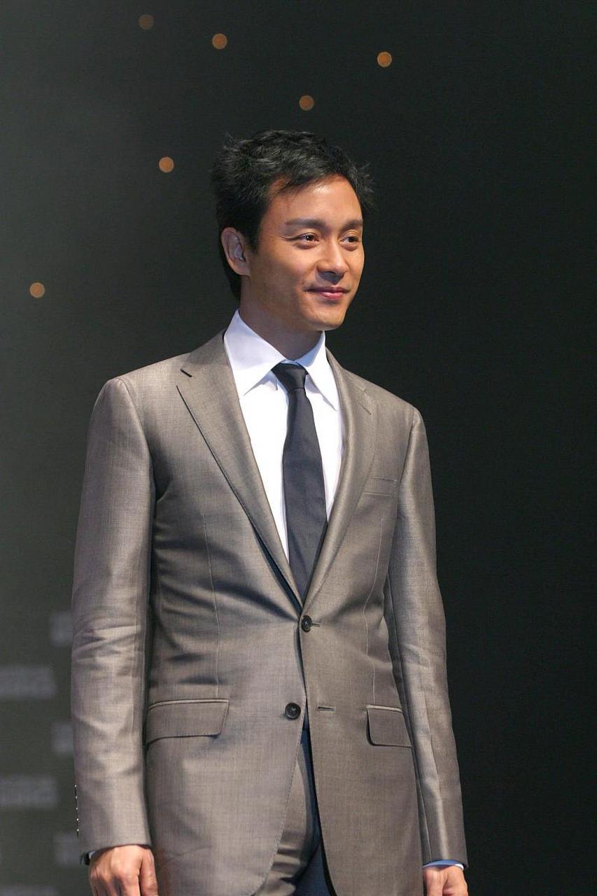 张国荣以其独特的声线和出色的演技成为了华语娱乐圈的巨星之一.