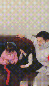 杨洋也有今天!开撩小女孩被无视表情尴尬,求握手惨被"敷衍"