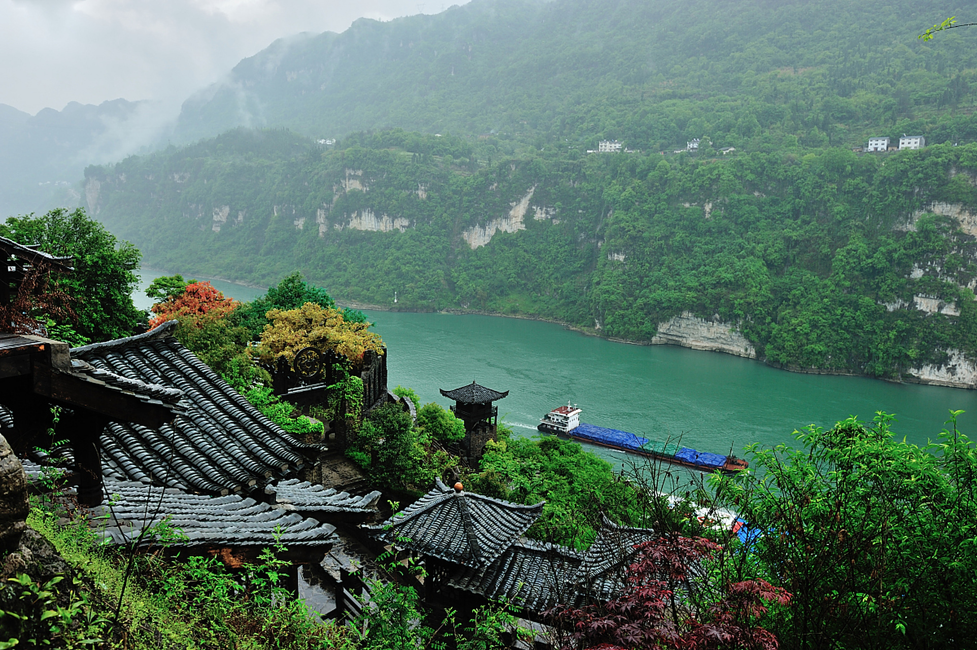 宜昌是湖北的重要旅游城市,以三峡大坝,三峡人家和清江画廊风景区等