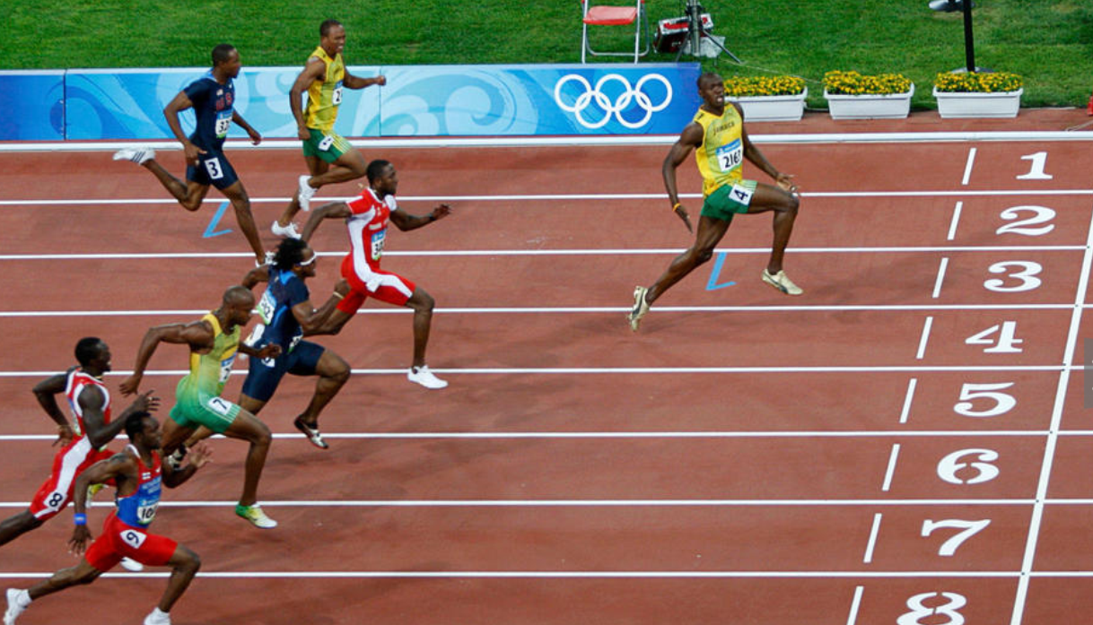 博尔特从鸟巢起飞,回头望月霸气侧漏,主宰10年后又追寻足球梦