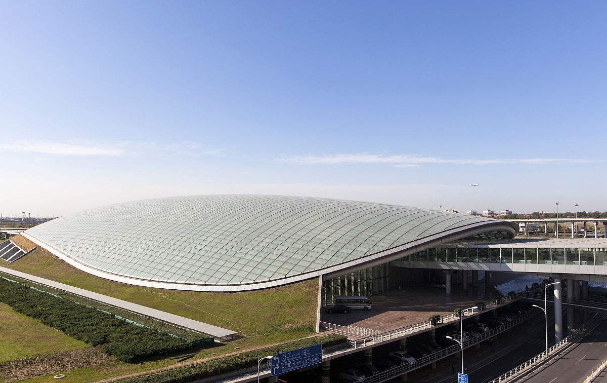 图为洛杉矶国际机场,该机场的全年客流量约为8000万人次,接待人数之多