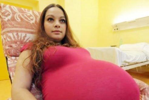 三个月孕妇肚子会有多大呢?你显怀吗?就像吃多了裤子勒得慌!