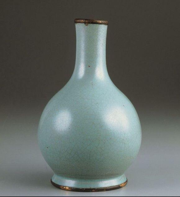 都认为就是这个样子,后来宝丰清凉寺汝窑遗址发掘出土汝瓷纸槌瓶后