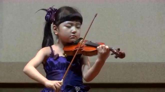 [图]韩国5岁小女孩小提琴演奏Eccles的《G小调奏鸣曲》，好可爱！