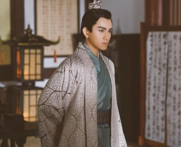 通过《陈情令》喜欢上朱赞锦,然后才发现《东宫》里面也有他出演