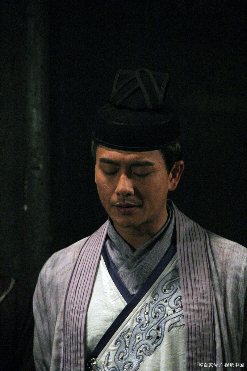 历史故事:狄仁杰一年后被来俊臣诬陷谋反,按照当时的法律,他可以认罪