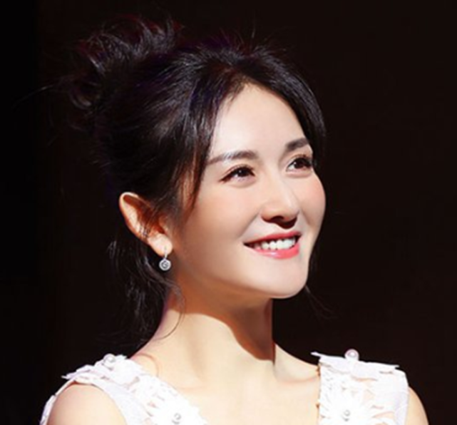 盘点娱乐圈粉丝过亿的明星,谢娜粉丝1.25亿,他才是最厉害的